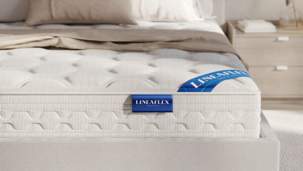 Матрас Lineaflex в чехле Extra Premium Classico в интерьере спальной комнаты