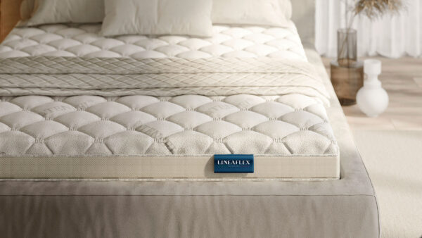 Матрас Lineaflex в чехле Extra Premium Tencel в интерьере спальной комнаты