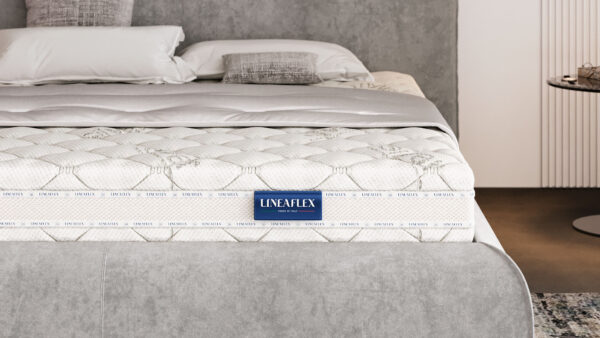 Матрас Lineaflex в съёмном чехле Premium Silver в интерьере спальной комнаты